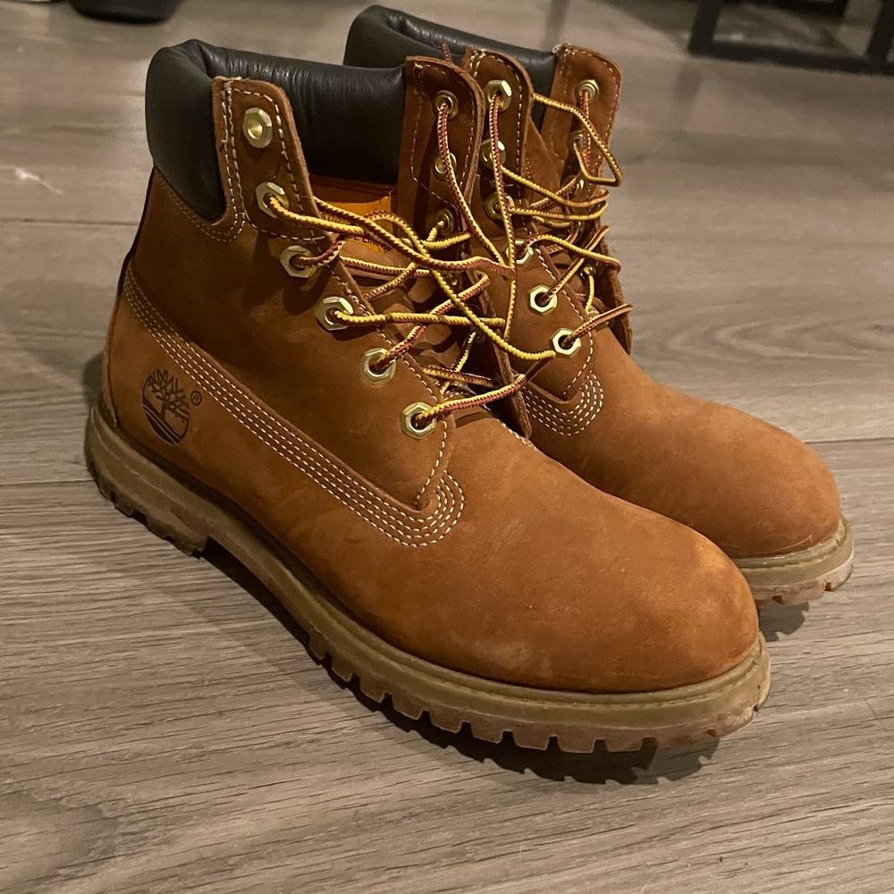 Barely used size 7 Timberland boots
